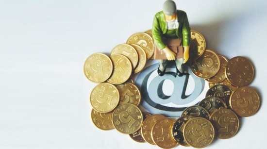 黄金价格震荡：就业数据与美联储政策博弈